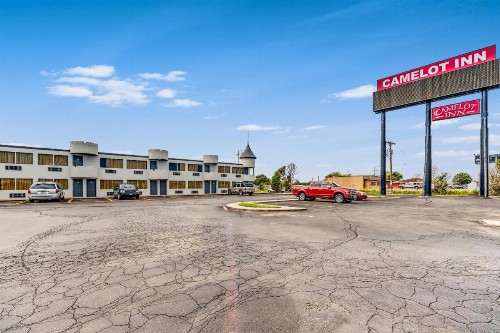 Camelot Inn - image 9