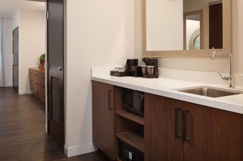 Embassy Suites Amarillo Downtown - image 3