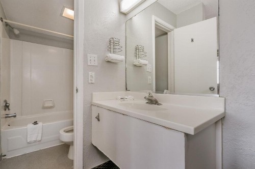 Relax Inn West Amarillo Medical Center - image 10