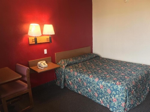 Relax Inn West Amarillo Medical Center - image 2