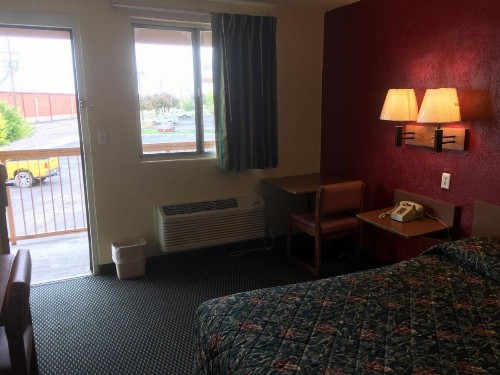Relax Inn West Amarillo Medical Center - image 4