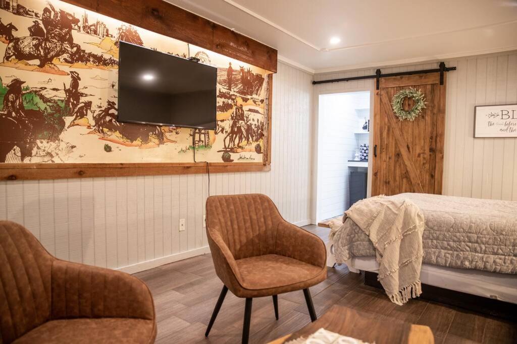 The Big Texan Airbnb 118 - image 6