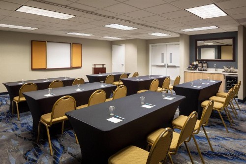 Fairfield Inn and Suites by Marriott Napa American Canyon - image 12
