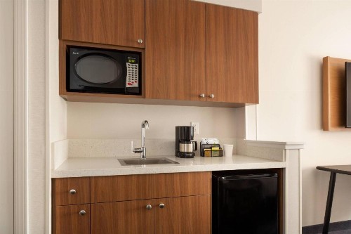 Fairfield Inn and Suites by Marriott Napa American Canyon - image 13