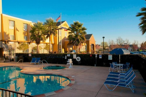 Fairfield Inn and Suites by Marriott Napa American Canyon - image 3