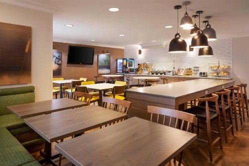 Fairfield Inn and Suites by Marriott Napa American Canyon - image 8