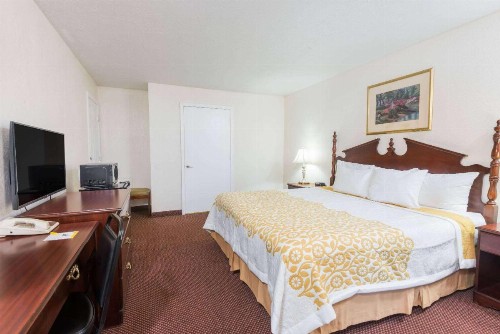 Days Inn by Wyndham Amherst - image 4