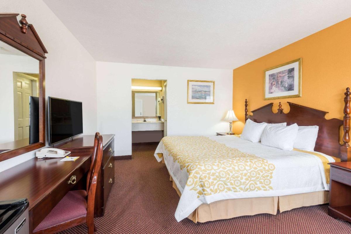 Days Inn by Wyndham Amherst - image 5