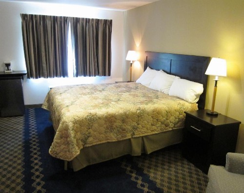 Fidalgo Country Inn - image 19