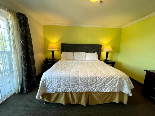 Fidalgo Country Inn - image 40