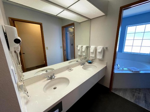 Fidalgo Country Inn - image 44
