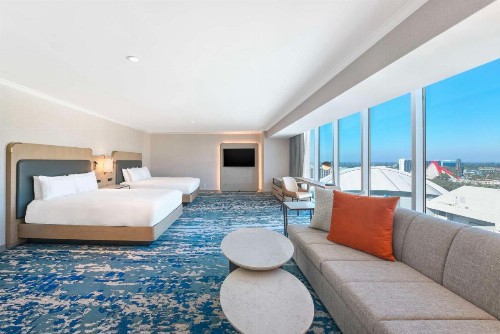 Hilton Anaheim - image 2