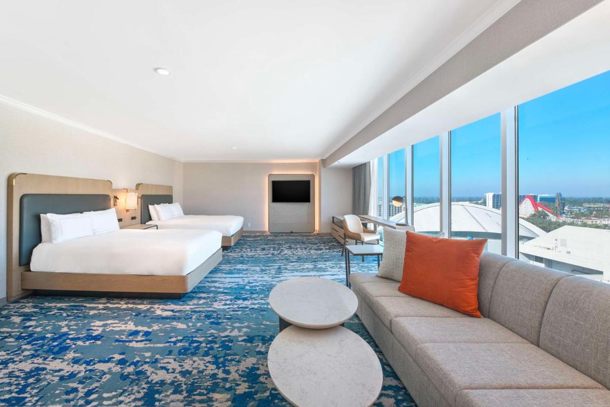 Hilton Anaheim - image 2