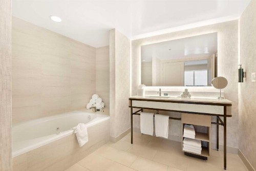 Hilton Anaheim - image 33
