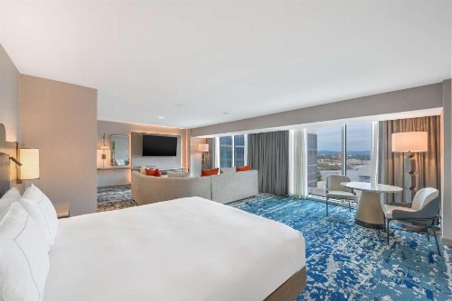 Hilton Anaheim - image 36