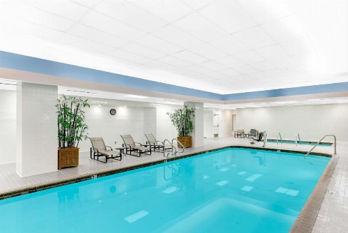 Hilton Anaheim - image 9