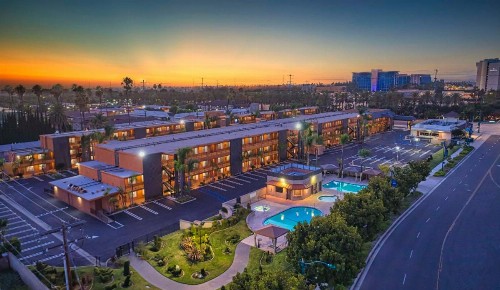 Best Western Plus Stovall's Inn - image 1