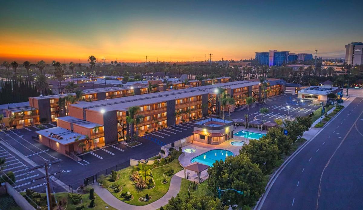 Best Western Plus Stovall's Inn - main image