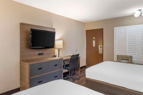 Best Western Plus Stovall's Inn - image 16