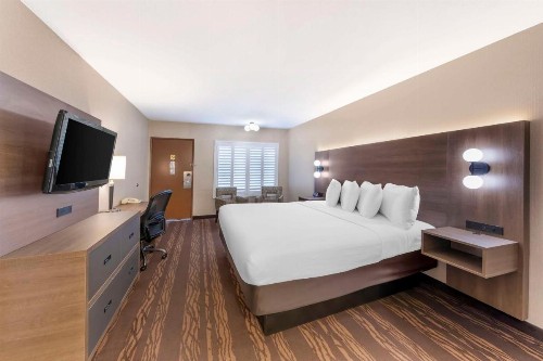 Best Western Plus Stovall's Inn - image 23