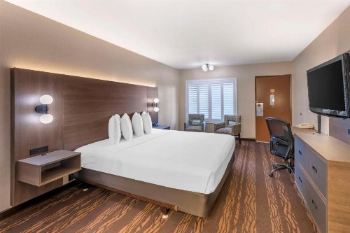Best Western Plus Stovall's Inn - image 28