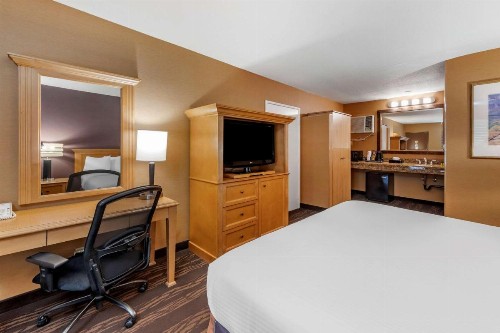 Best Western Plus Stovall's Inn - image 40