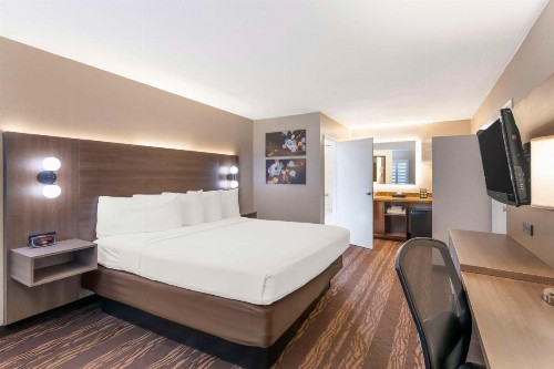 Best Western Plus Stovall's Inn - image 5