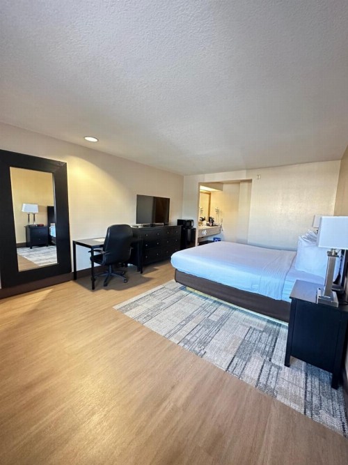 Stanford Inn & Suites Anaheim - image 10