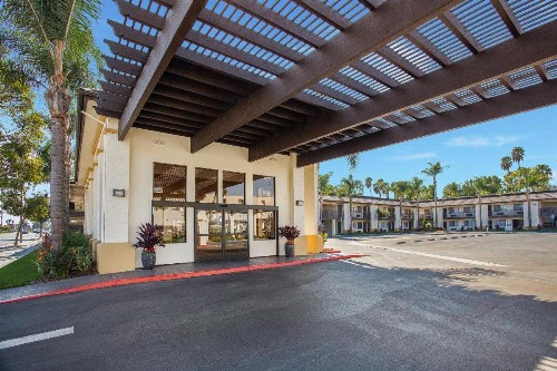 Stanford Inn & Suites Anaheim - image 18