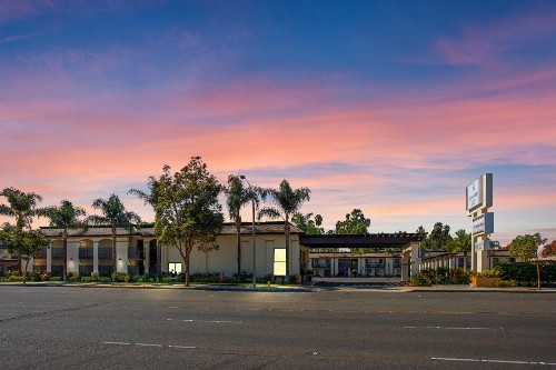 Stanford Inn & Suites Anaheim - image 8