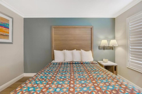 Hotel 414 Anaheim - image 18