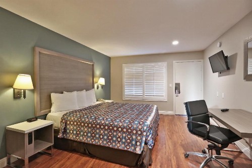 Hotel 414 Anaheim - image 33