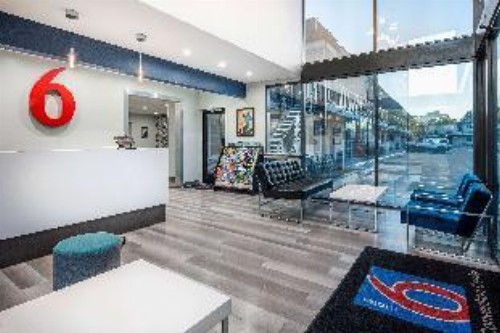 Motel 6-Anaheim CA - Convention Center - image 4