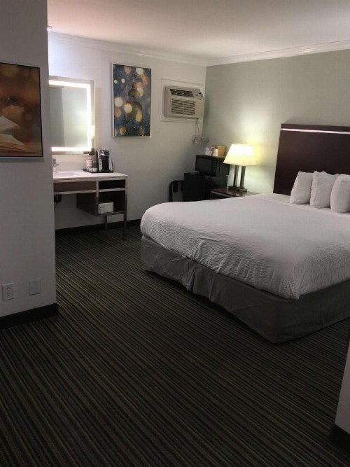 Best Western Courtesy Inn - Anaheim Park Hotel - image 19