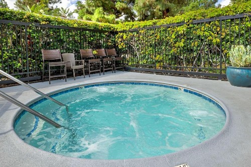 Best Western Courtesy Inn - Anaheim Park Hotel - image 2