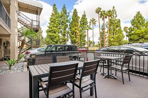 Best Western Courtesy Inn - Anaheim Park Hotel - image 23