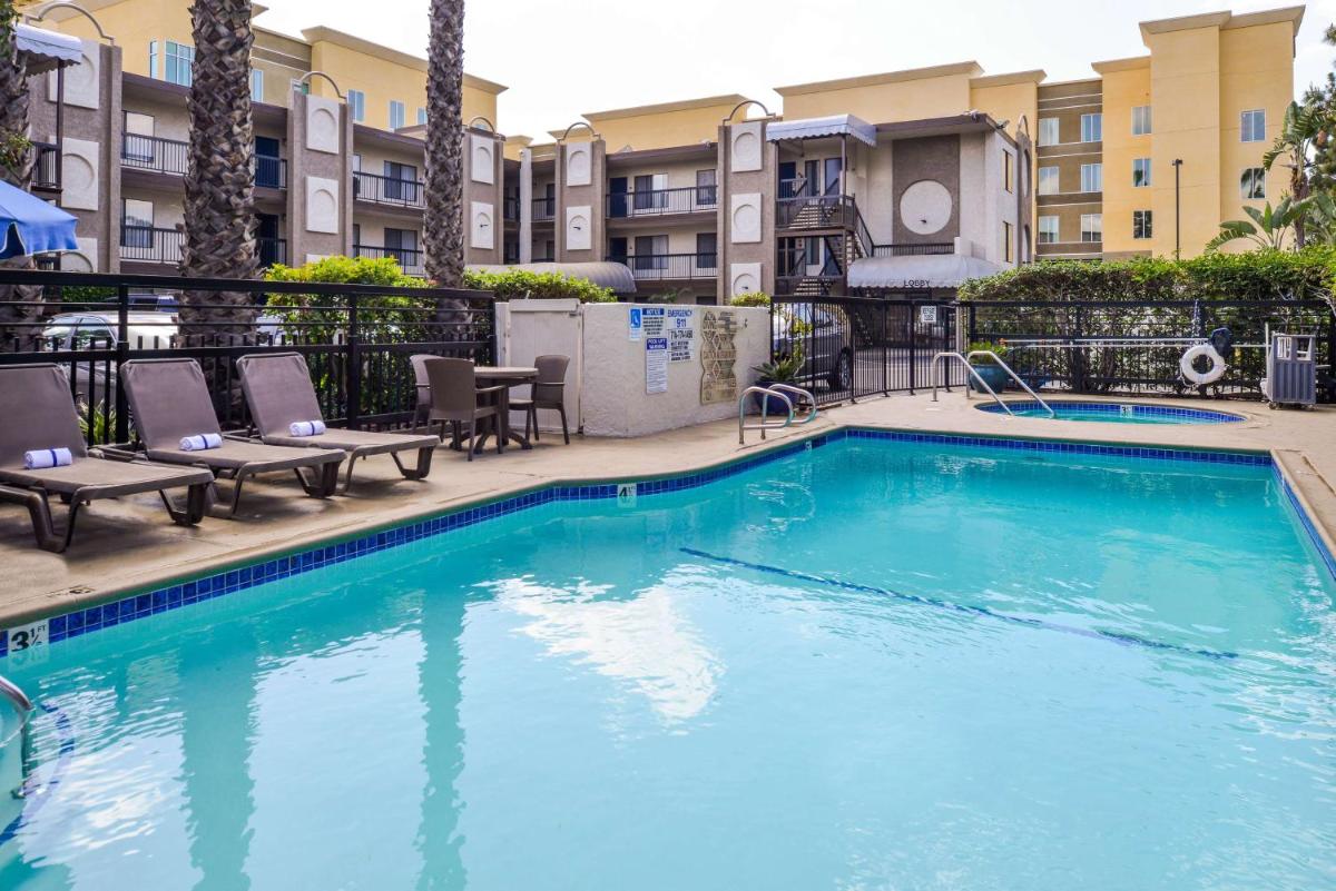 Best Western Courtesy Inn - Anaheim Park Hotel - image 3