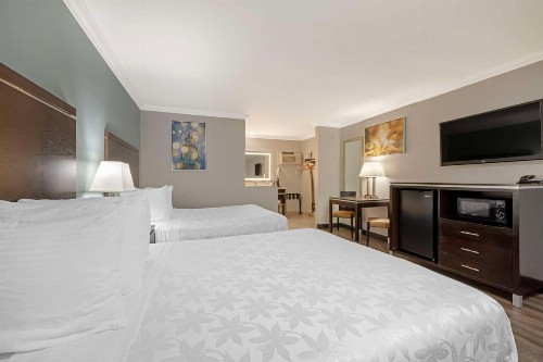 Best Western Courtesy Inn - Anaheim Park Hotel - image 4