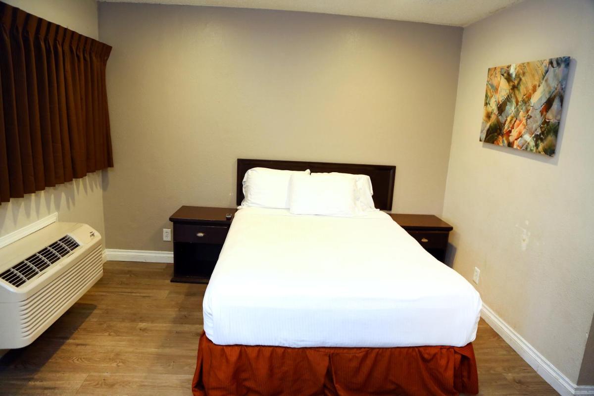 Executive Inn & Suites - image 5