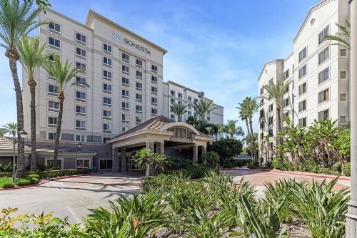 Holiday Inn Anaheim Resort Shuttle
