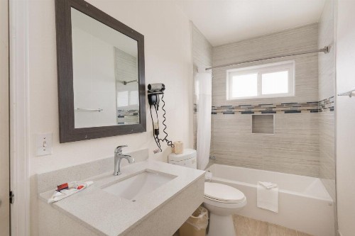 Americas Best Value Inn & Suites Anaheim - image 25
