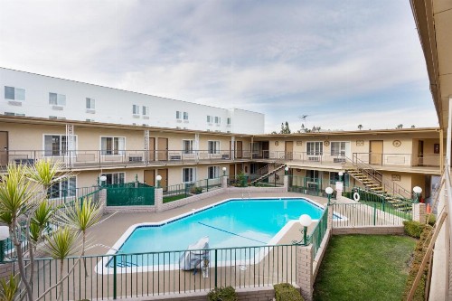Americas Best Value Inn & Suites Anaheim - image 8