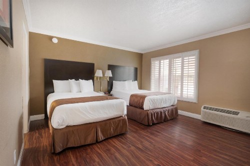 Americas Best Value Inn & Suites Anaheim - image 9