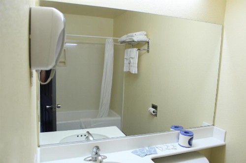 Budget Inn Anaheim near Disneyland Drive - image 27