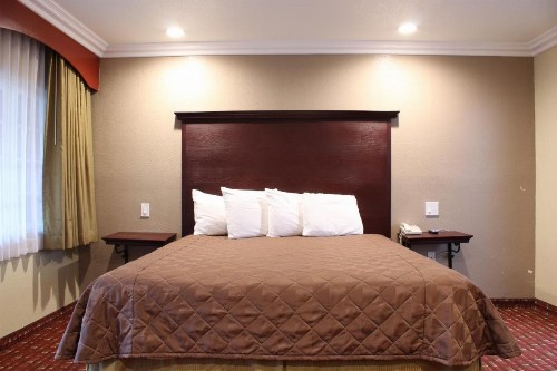 Budget Inn Anaheim near Disneyland Drive - image 28