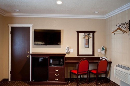 Budget Inn Anaheim near Disneyland Drive - image 35