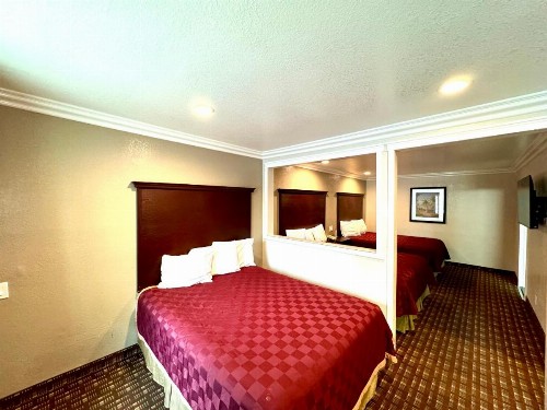 Budget Inn Anaheim near Disneyland Drive - image 36