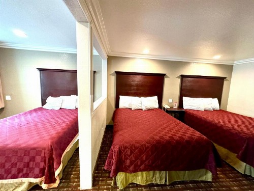 Budget Inn Anaheim near Disneyland Drive - image 37