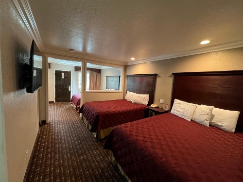 Budget Inn Anaheim near Disneyland Drive - image 38