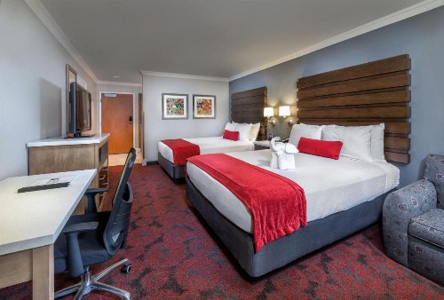Desert Palms Hotel & Suites Anaheim Resort - image 6